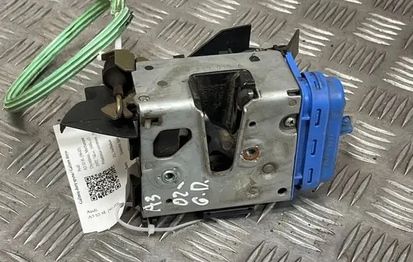 Audi A3 S3 8L Rear door lock 8D0839016A