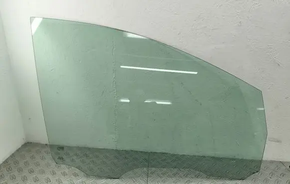 Seat Alhambra (Mk2) Front door window glass four-door 7N0845202
