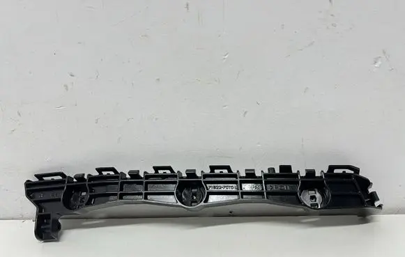 Suzuki Swift III Front bumper mounting bracket 71822-70T0