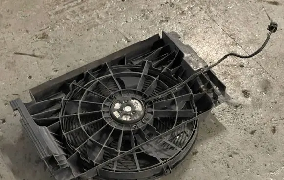 BMW X5 E53 Electric radiator cooling fan 6921323 B6109074452
