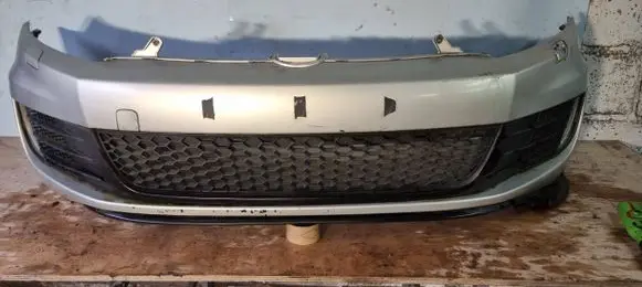 Volkswagen Golf VI Front bumper