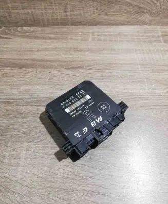 Mercedes-Benz E W210 Door control unit/module 2108207626