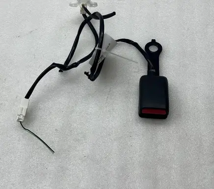 Nissan Leaf II (ZE1) Front seatbelt buckle 6156702A