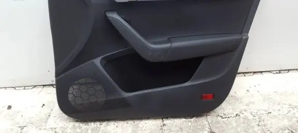 Skoda Octavia Mk3 (5E) Front door card panel trim