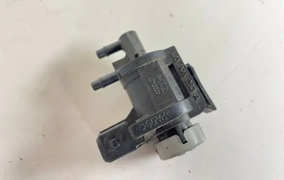Audi A4 S4 B6 8E 8H Vacuum valve 1J0906283A