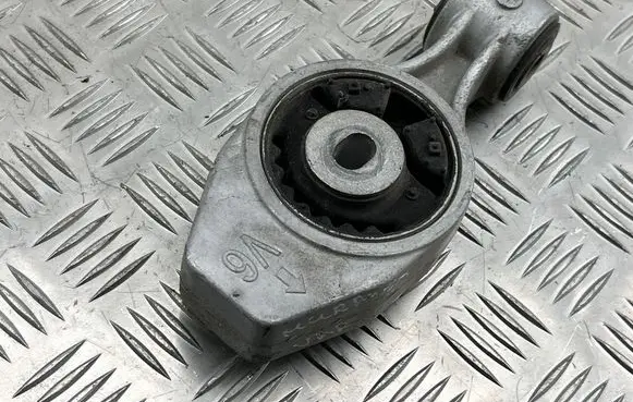 Nissan Murano Z52 Engine mount bracket