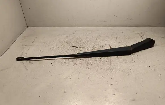 Nissan Navara D40 Front wiper blade arm 8219A5777