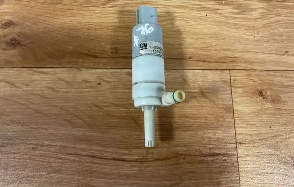 Opel Insignia A Windscreen/windshield washer pump 13250289