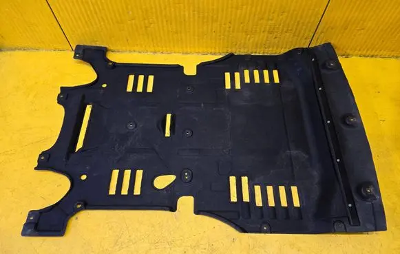 Porsche Macan (95B) Engine splash shield/under tray 95B863821B
