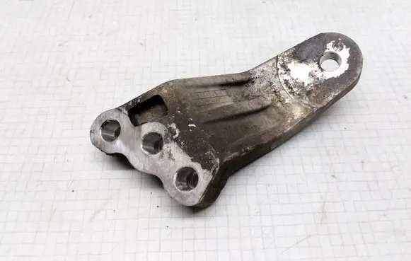 KIA Ceed Engine mounting bracket