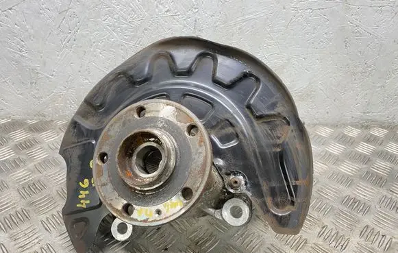 Front wheel hub
