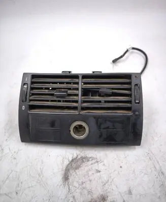Rear air vent grill