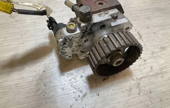 Peugeot 206 Fuel injection high pressure pump 9637317380 0445010042 2143157
