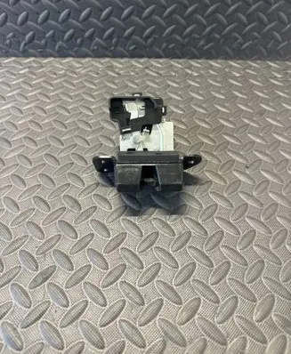 Tailgate/trunk/boot lock/catch/latch