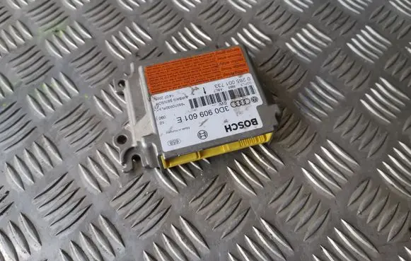 Volkswagen Touareg I Airbag control unit/module 0285001733 3D0909601E