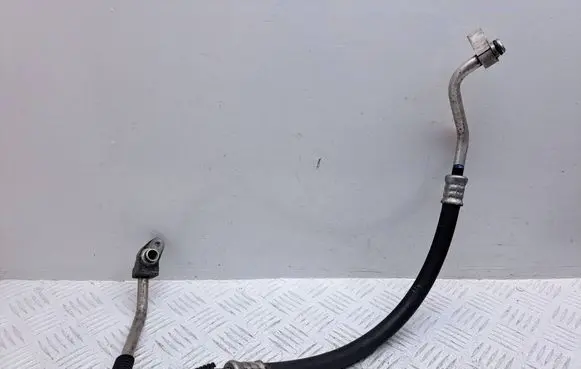 Toyota Avensis T250 Air conditioning (A/C) pipe/hose 8870305331
