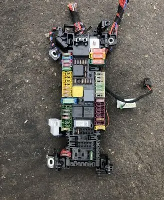 Mercedes-Benz A W176 Fuse box set A2465400340
