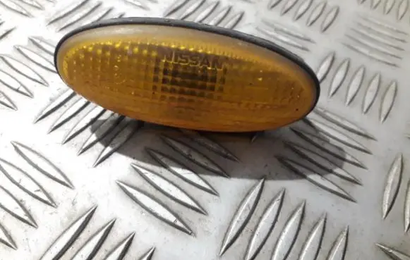 Nissan Navara D22 Front fender indicator light 6r010294
