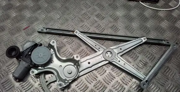 Lexus IS III XE30 Front door manual window regulator 8572053090