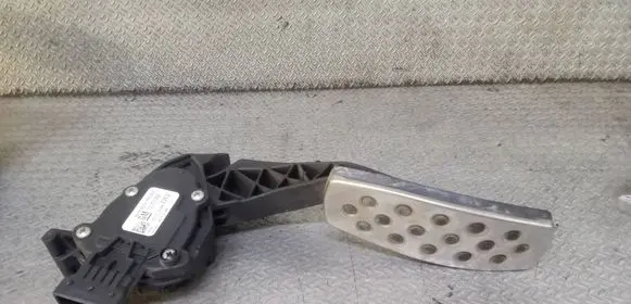 Opel Insignia A Accelerator throttle pedal 13237352