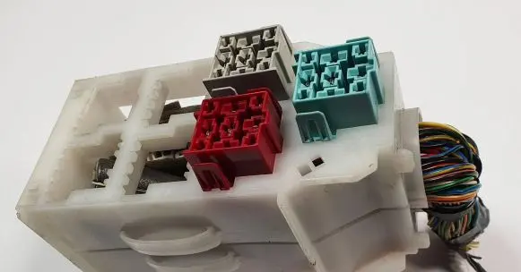 Volvo 960 Relay mounting block 9145292