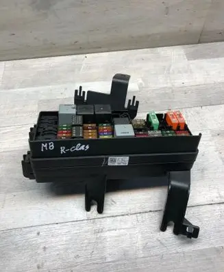 Mercedes-Benz R W251 Fuse module A1645400272 5072426 15454741