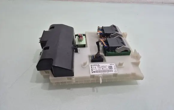 Volvo S60 Fuse module 31384931AB