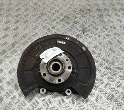Rear wheel hub