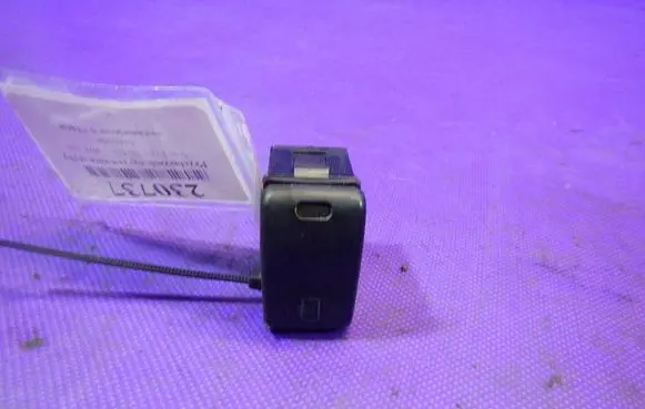 Volkswagen Polo III 6N 6N2 6NF Windscreen/window heater switch 