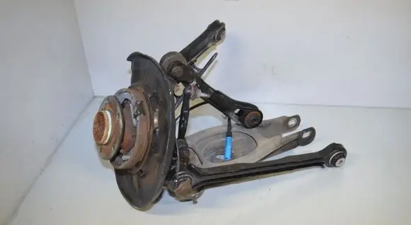 Rear wheel hub