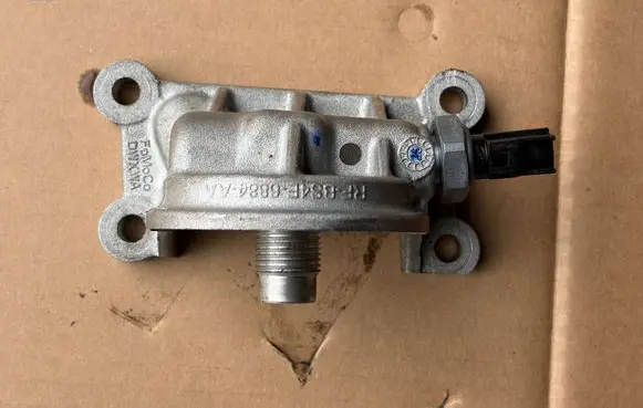 Ford Kuga III Oil filter mounting bracket BS4E6884AA