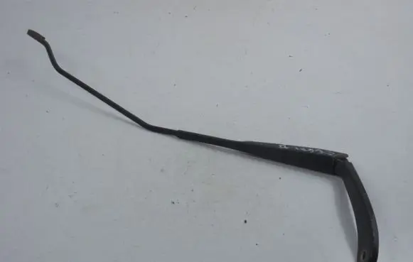 Front wiper blade arm