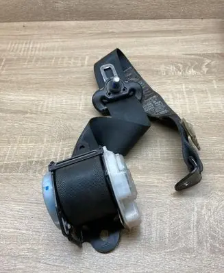 Mitsubishi Shogun Rear seatbelt TKABOEN234