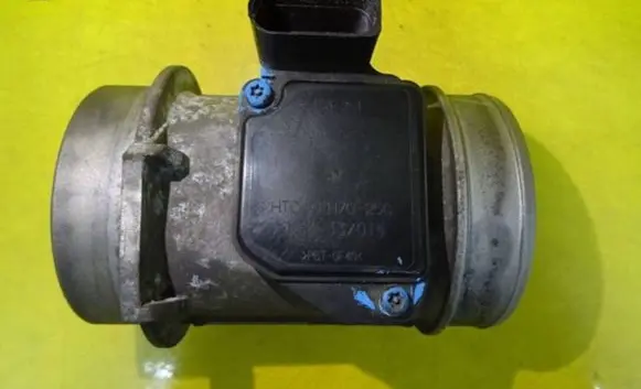 Audi A6 S6 C5 4B Mass air flow meter AFH70-25C 059906461D