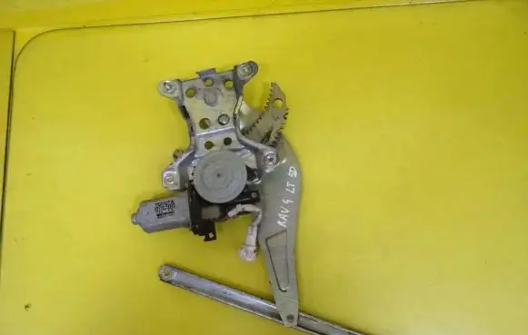 Toyota RAV 4 (XA10) Rear door window regulator with motor