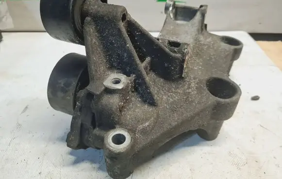 Opel Vivaro Generator/alternator bracket 