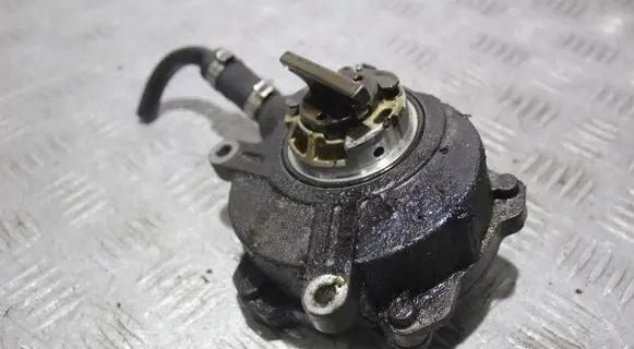 BMW 7 E65 E66 Vacuum pump