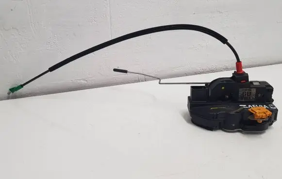 Opel Zafira C Rear door lock 13579566