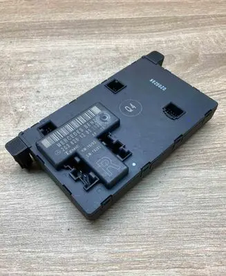 Mercedes-Benz C W203 Door control unit/module 2038201285 351320Used