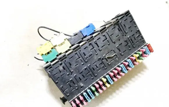 Volkswagen Vento Fuse box set 357937039