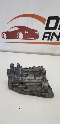 Engine mount bracket