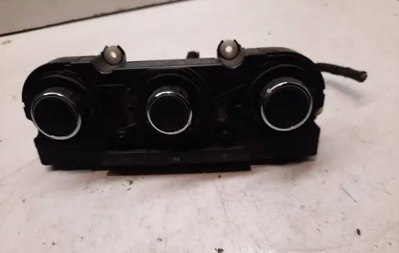 Skoda Octavia Mk2 (1Z) Climate control unit 3T0820047M 5HB00975230