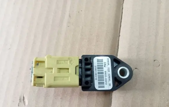 Toyota Avensis T250 Airbag deployment crash/impact sensor 8983305010 319313651E