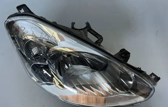 Peugeot Partner Headlight/headlamp 9677202380
