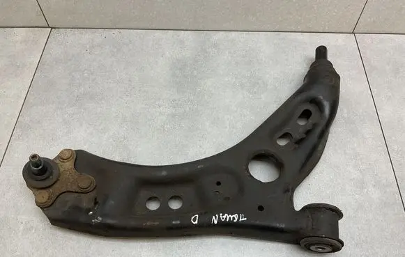 Volkswagen Tiguan Front lower control arm/wishbone