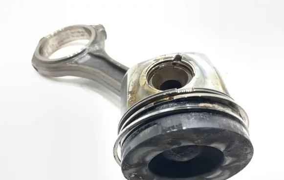 Volkswagen Touareg I Piston with connecting rod 