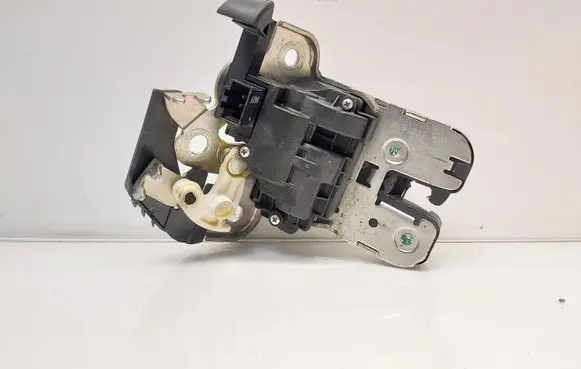 Audi A4 S4 B8 8K Tailgate/trunk/boot lock/catch/latch 8K9827505