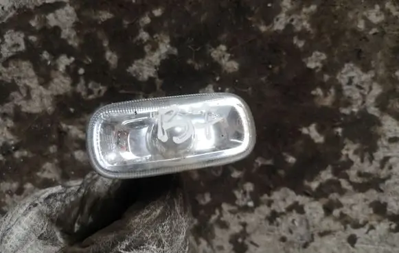 Audi A4 S4 B7 8E 8H Front fender indicator light