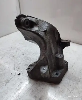 Mercedes-Benz CLS C218 X218 Engine mounting bracket A6512230004