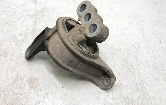 Engine mount bracket